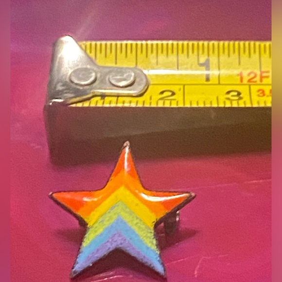 🔥 Rainbow Vintage Enamel Star Pin #9030 - Picture 3 of 3